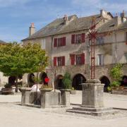la place de Sauveterre de Rouergue
