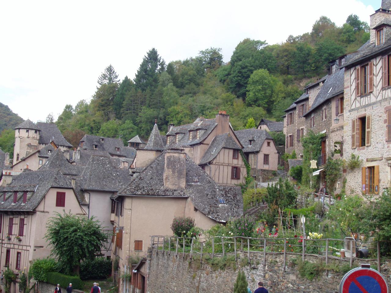 Aveyron    Conques le village