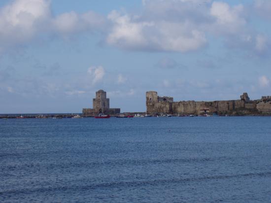 Méthoni la tour Bourdzi et la citadelle