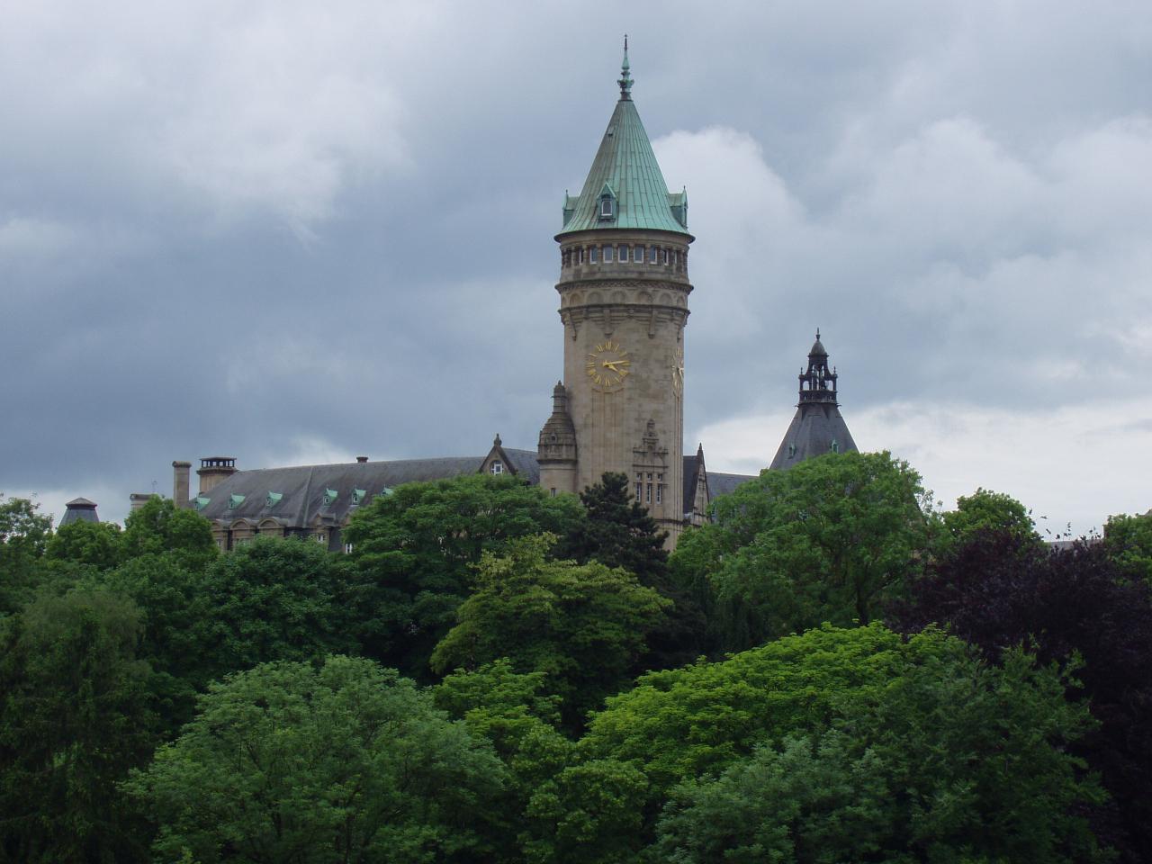Luxembourg la tour symbole de la ville 