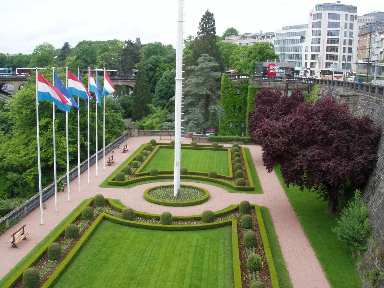 Luxembourg le square du pont Adolphe 