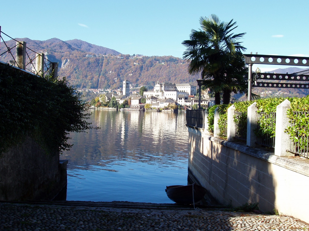  Orta bord du lac