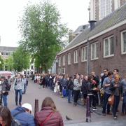 Amsterdam file d'attente devant la maison d'Anne Franck
