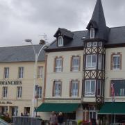 ARROMANCHES LES BAINS  le village