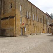 batiments abbatiaux aujourd'hui auberge de jeunesse