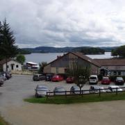 parking du restaurant  vue sur le lac