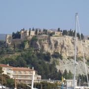 Cassis   sur les hauteurs le chateau