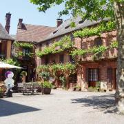 Collonges-la-rouge- place du village