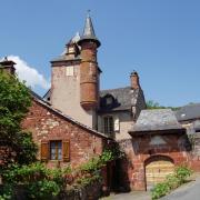 Collonges-la-rouge- tourelle