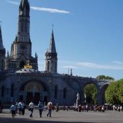 l'esplanade et la basilique N. du rosaire