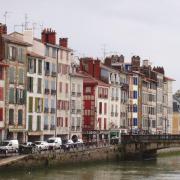 sur les bords de la Nive - quai des corsaires