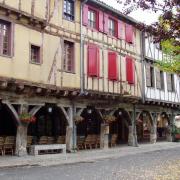 Mirepoix    place des couverts