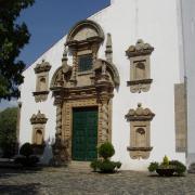 Braganca le portail  de l'église santa Maria