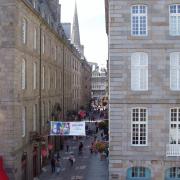 rue de saint Malo et flêche de la cathédrale st Vincent